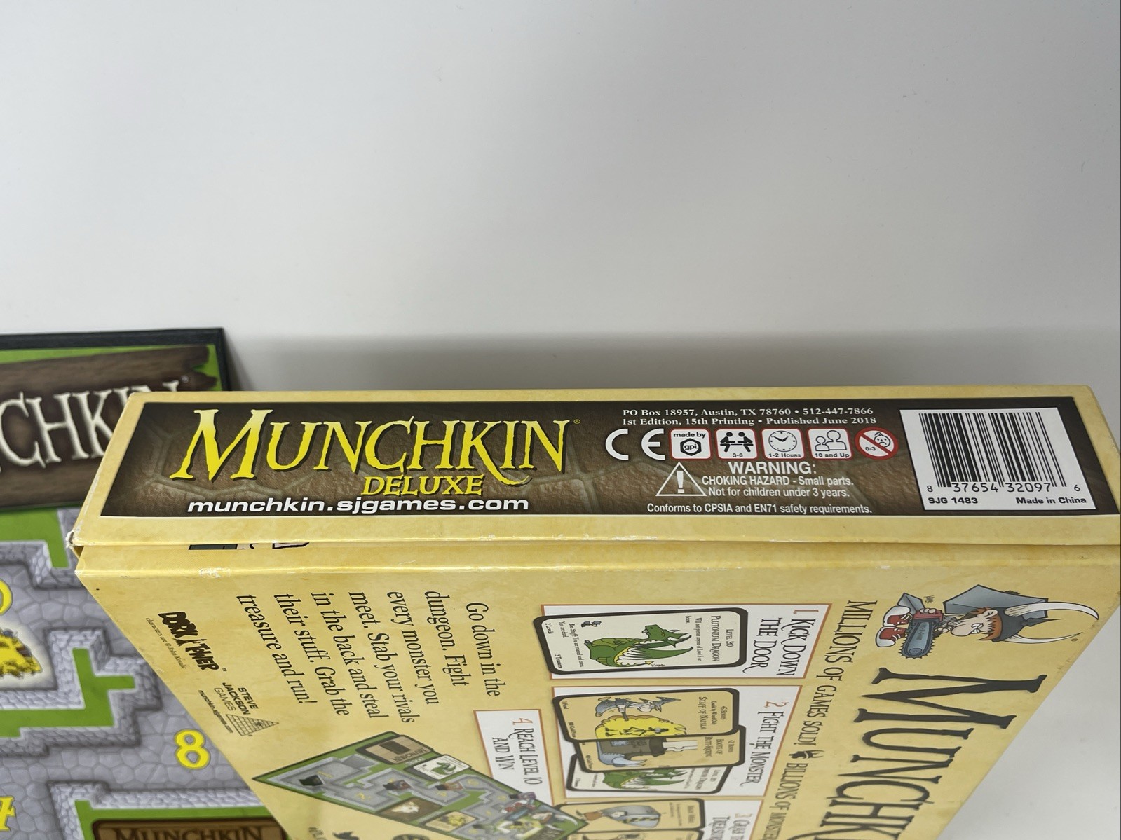 Munchkin Deluxe Board Game Steve Jackson Games EUC 1483 Complete Origins Award