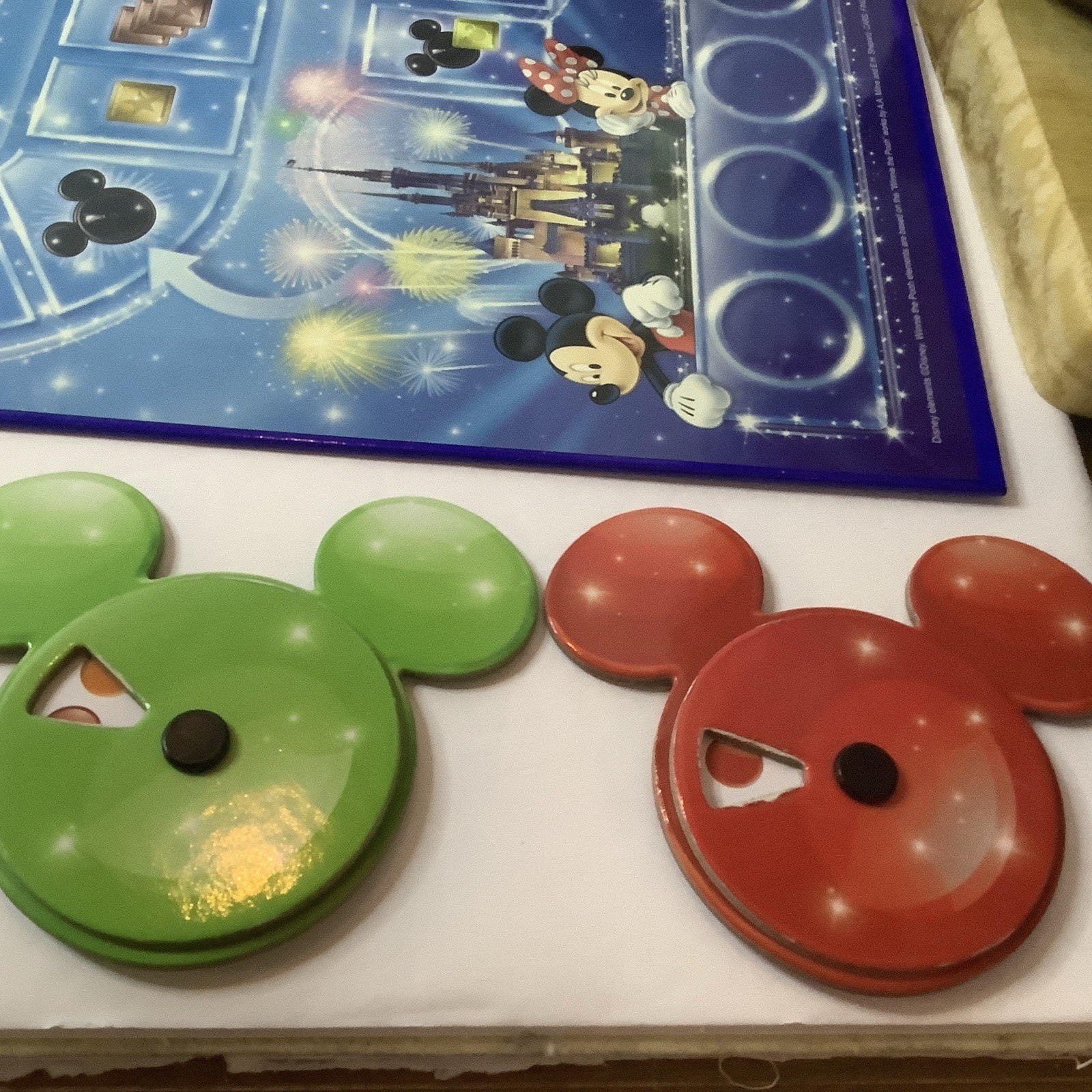 PICTOPIA Disney Edition Picture Trivia Betting Bluffing Family Board Game