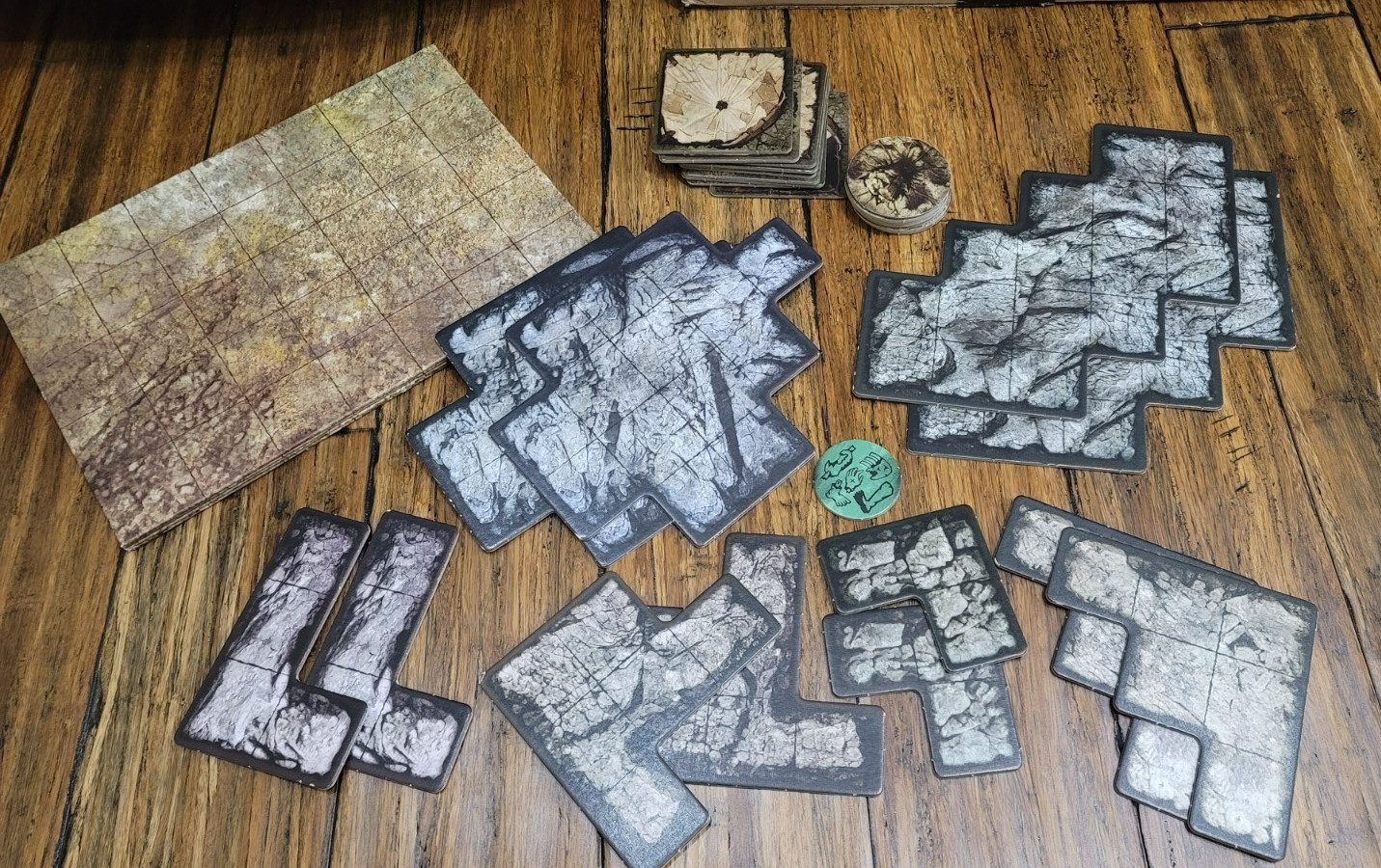 Hate Board Game – CMON – Set of Player Materials