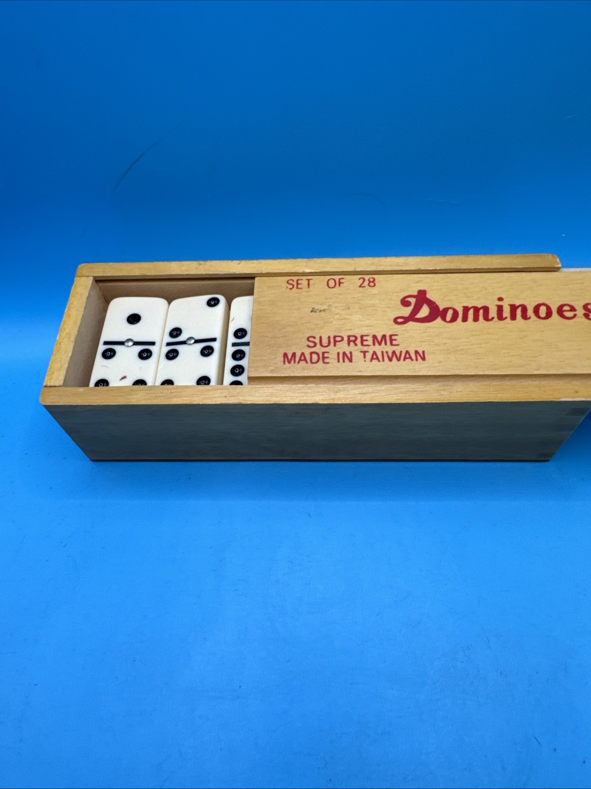 Set Of 28 Dominoes Supreme Made In Taiwan. Double Six With Wooden Box
