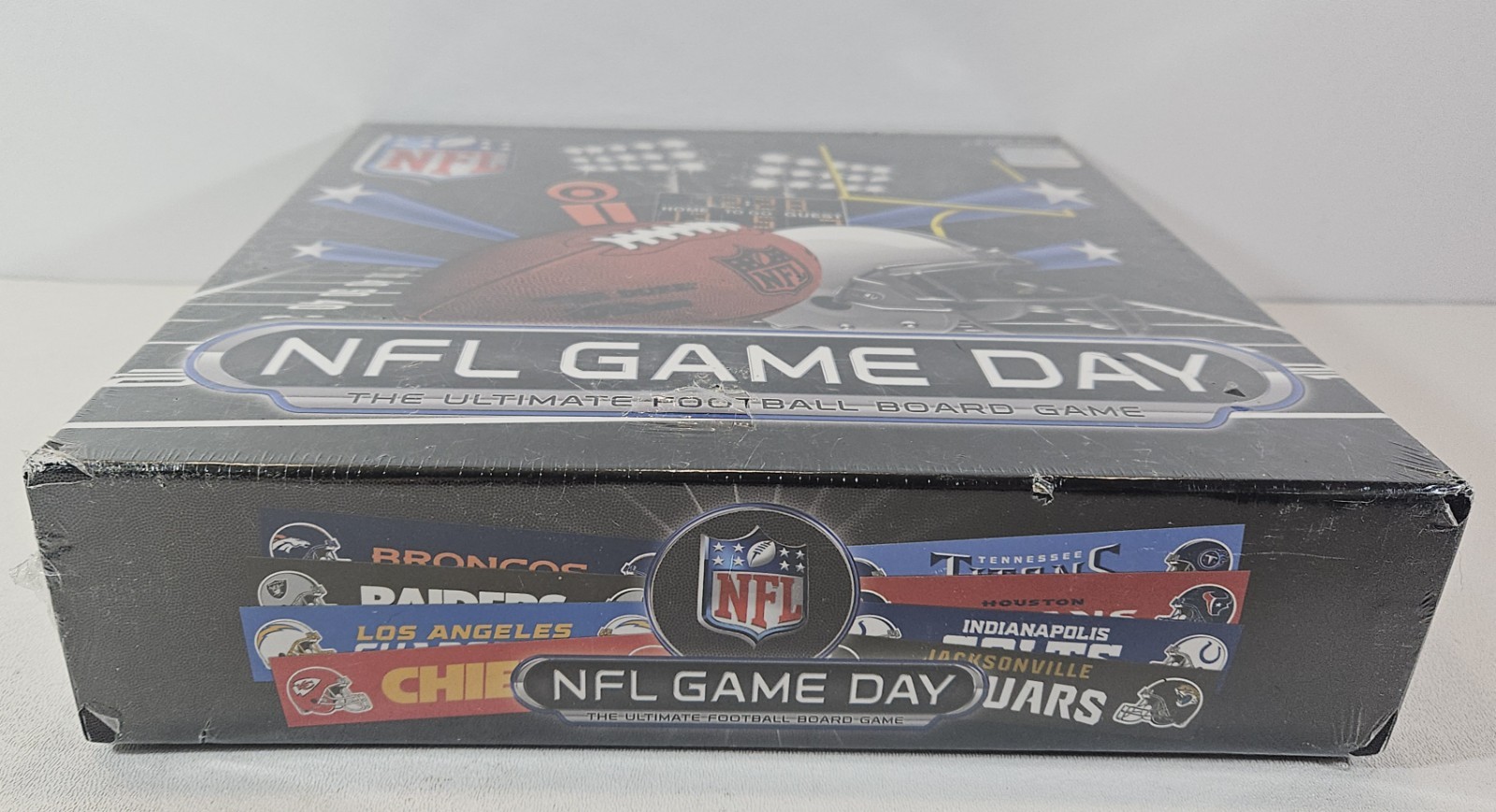 NFL Game Day The Ultimate Football Board Game by Fremont Die NEW SEALED 