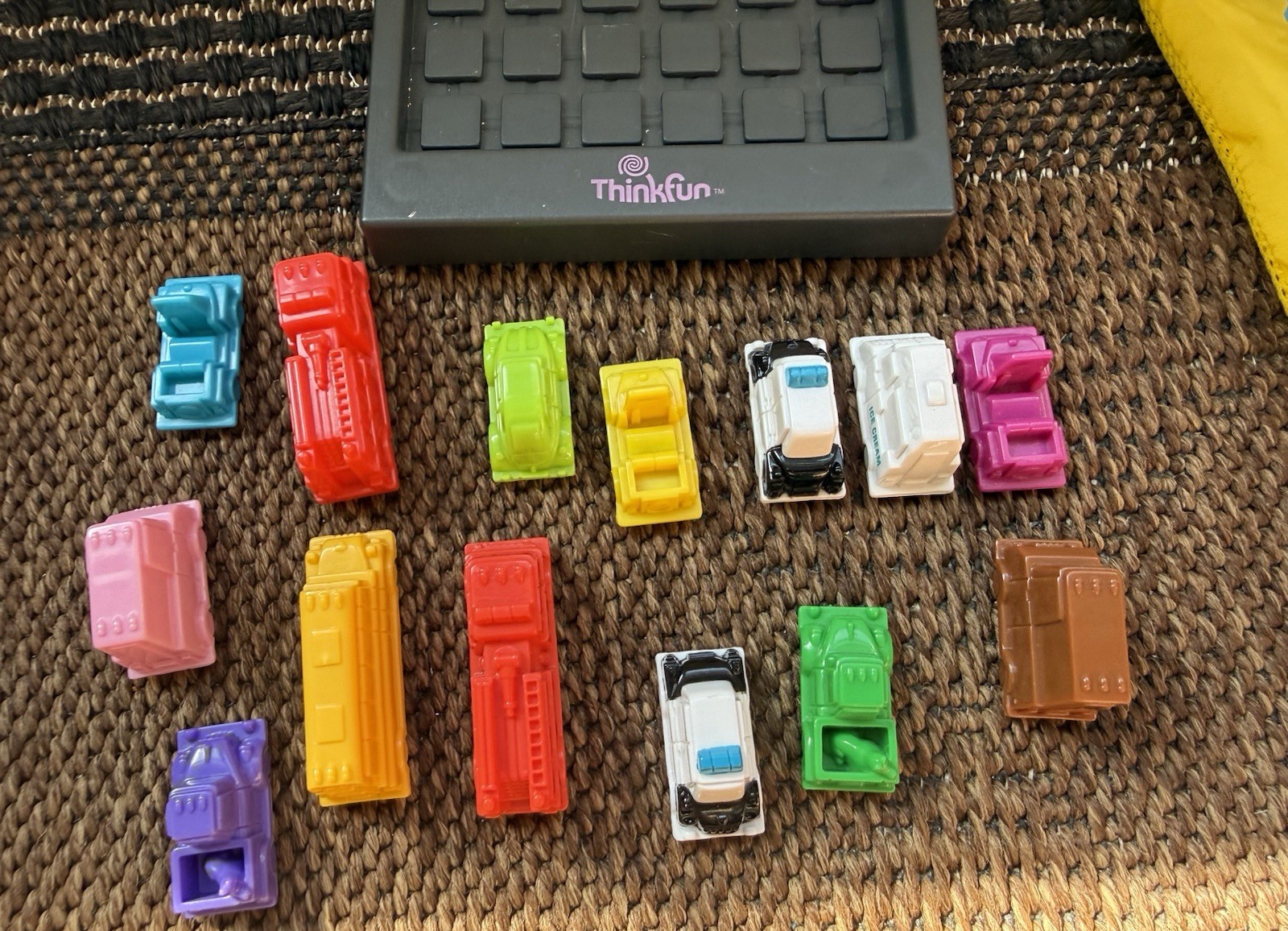 ThinkFun Rush Hour Traffic Jam Logic Car Game NO Cards!