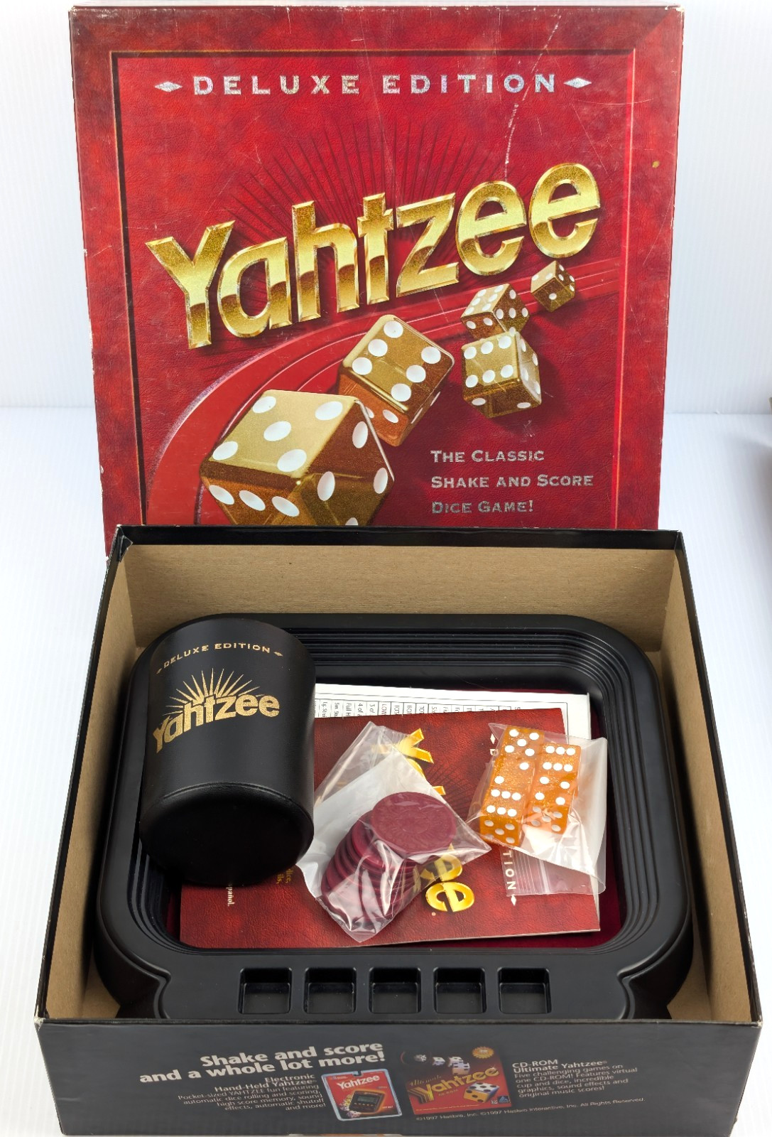 Vintage 1997 Yahtzee Deluxe Edition Gold Die 100% COMPLETE