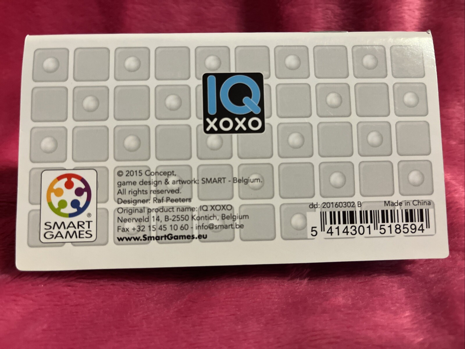 SmartGames IQ XOXO Travel Game with 120 Challenges