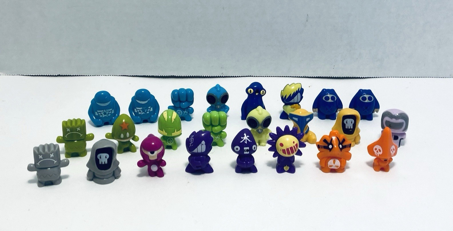 Gogos Crazy Bones Lot of 24 figures Mini Toy pieces