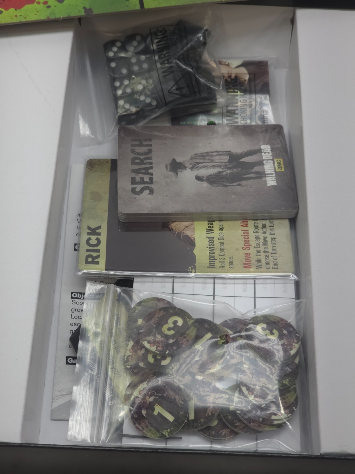 AMC The Walking Dead Don’t Look Back Dice Game Zombie Horror Board Game -New