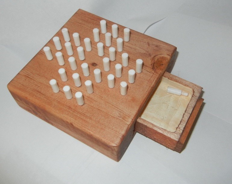 32 Peg wooden solitaire game