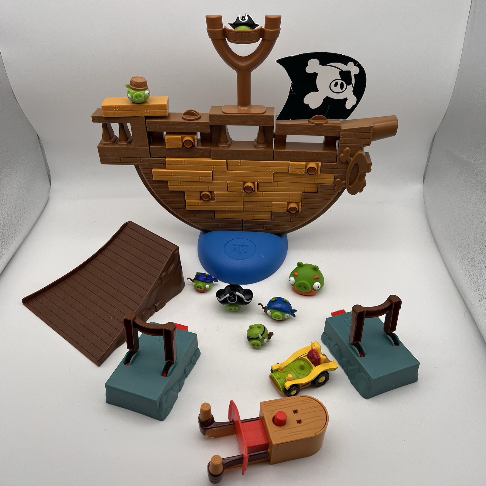 Angry Birds Go! Pirate Ship Pig Attack Game Jenga Hasbro