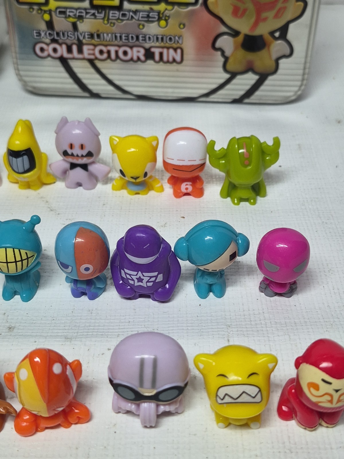 2010 JONA Gogo’s Crazy Bones Exclusive Ltd Edition Collector Tins 78 Figurines