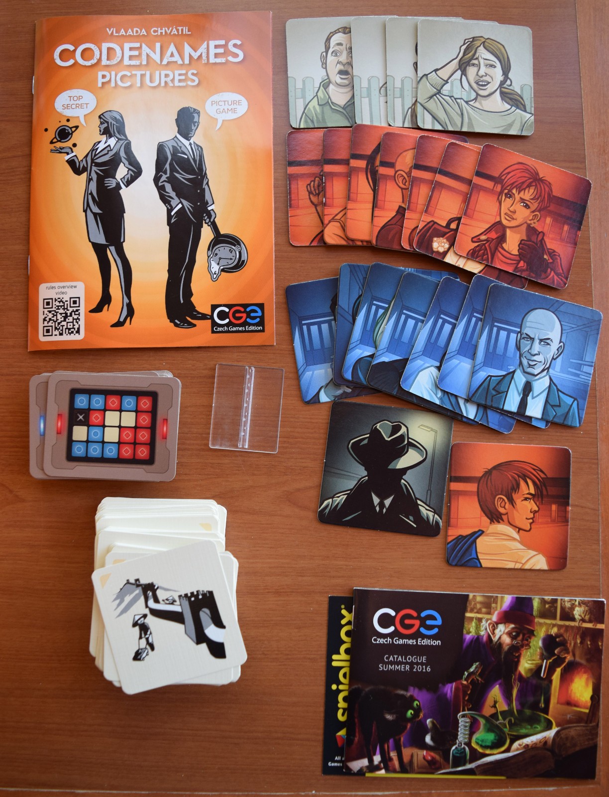 CODENAMES GAME LOT: CODENAMES, DUET, PICTURES – PLEASE READ DESCRIPTION SEE PICS