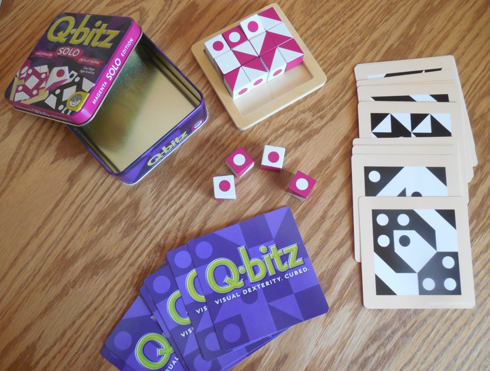 2012 Mindware Visual Cubed Game “Q-bitz” Magenta Solo Edition (no instructions)
