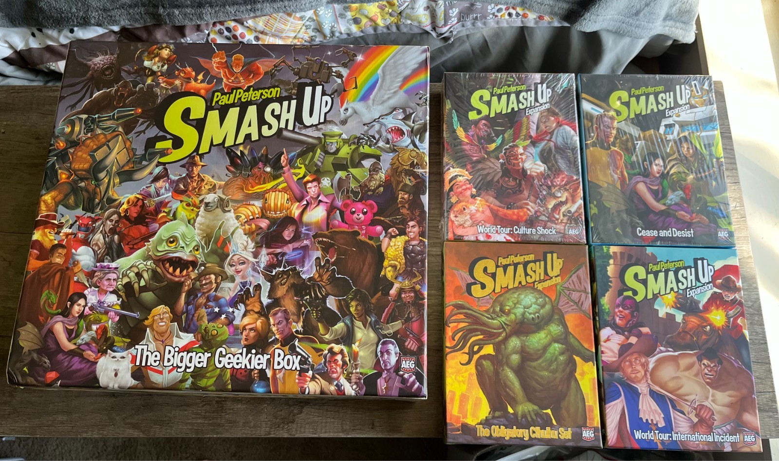 Smash Up: The Bigger Geekier Box + Marvel + 13 Expansions + Penguins + Sheep