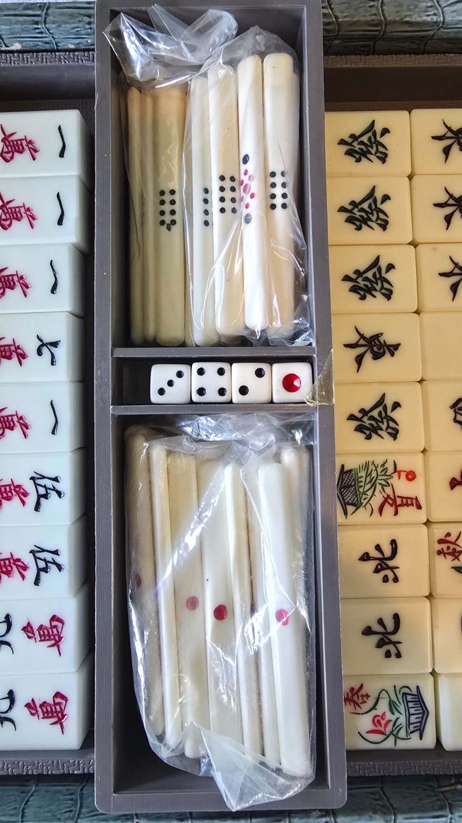 Vintage Japanese SHOWA ERA MAHJONG Set in OG Case Bamboo Backings w/ Pieces
