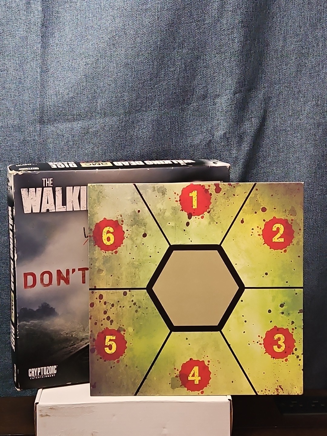 The Walking Dead: Don’t Look Back Dice Game | AMC Cryptozoic | Rick Daryl