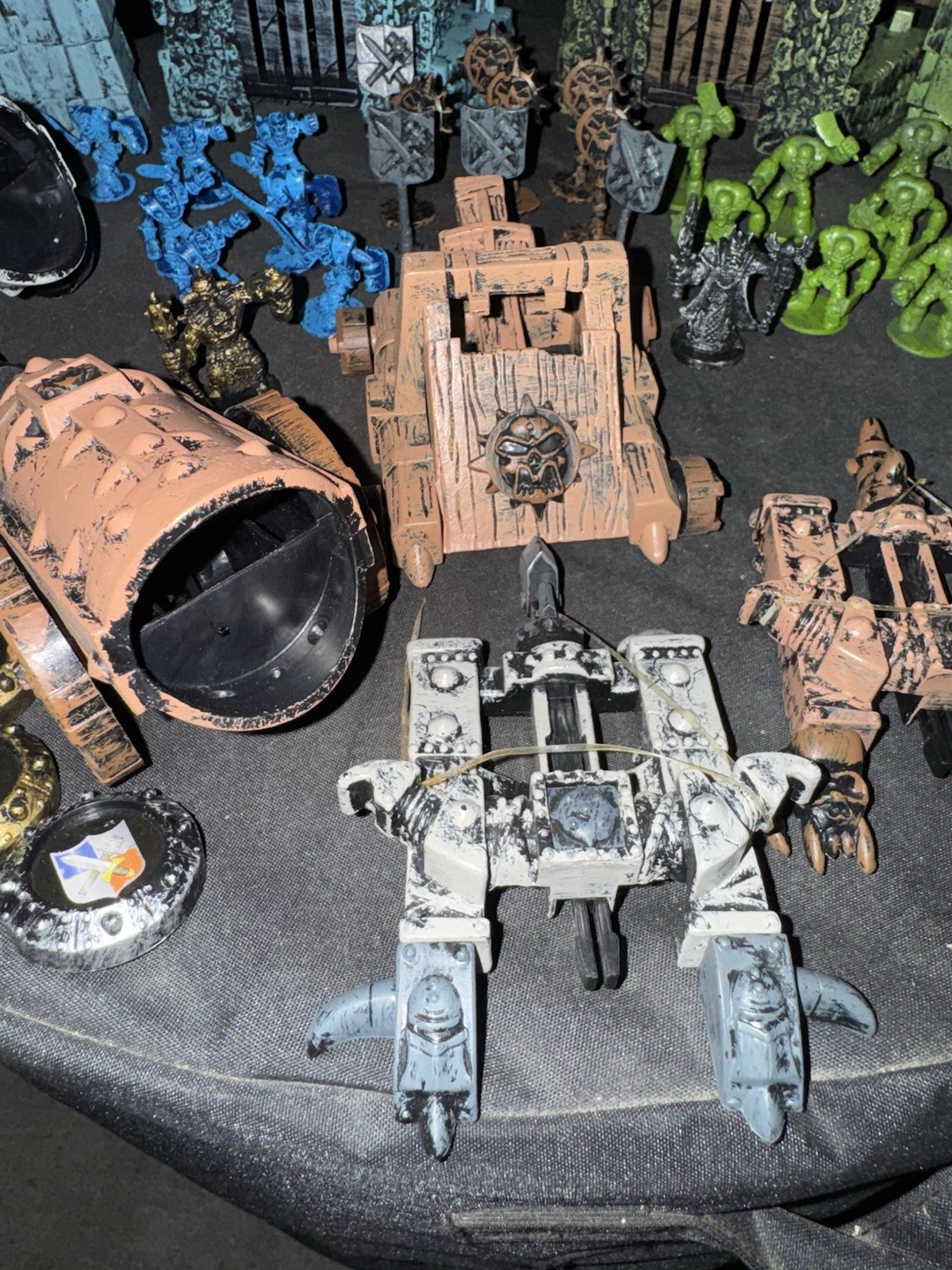 2007 SPIN MASTER BATTLEGROUND – CROSSBOWS & CATAPULTS WAR CHEST STARTER SET