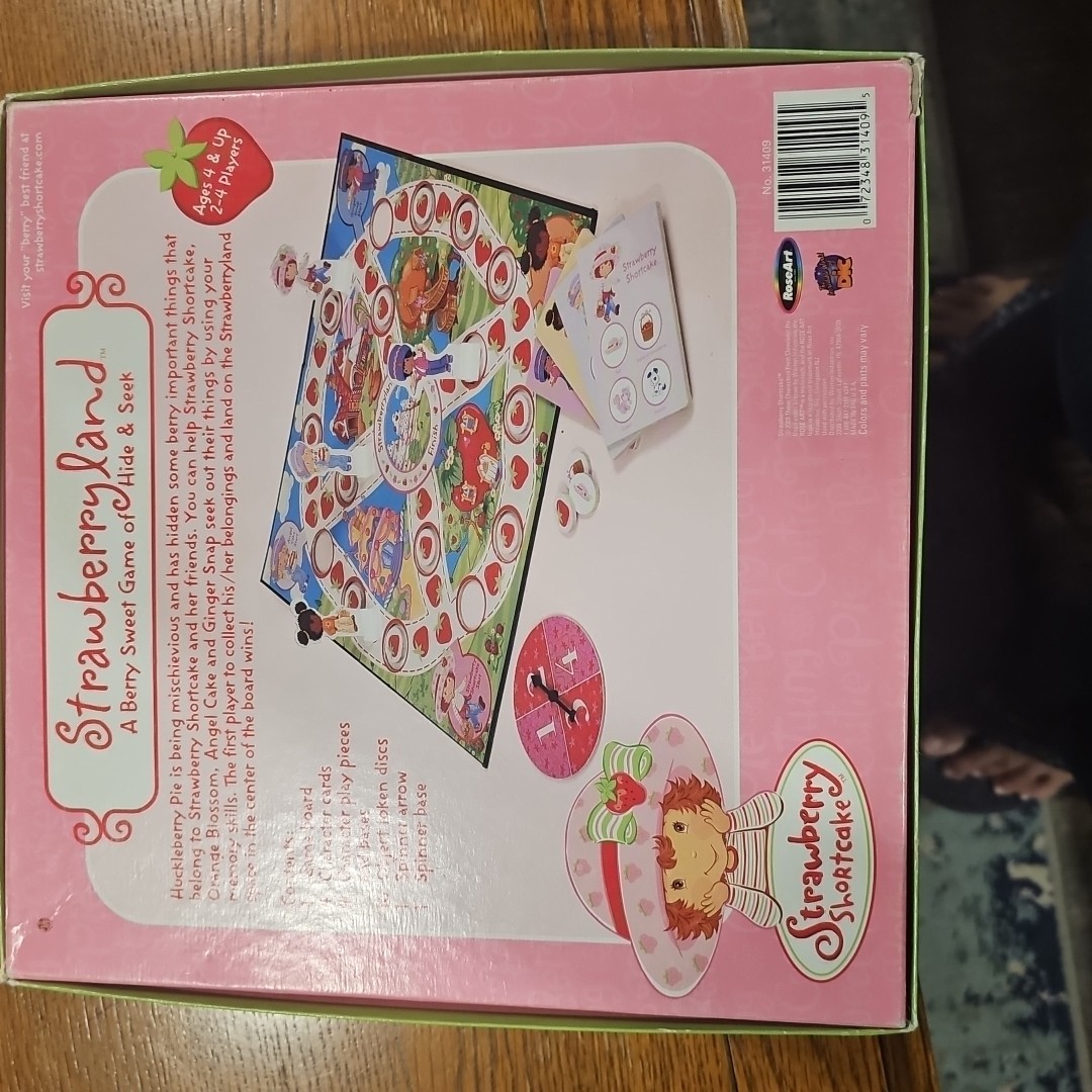 Strawberry Shortcake Strawberryland A Berry Sweet Game RoseArt 2003