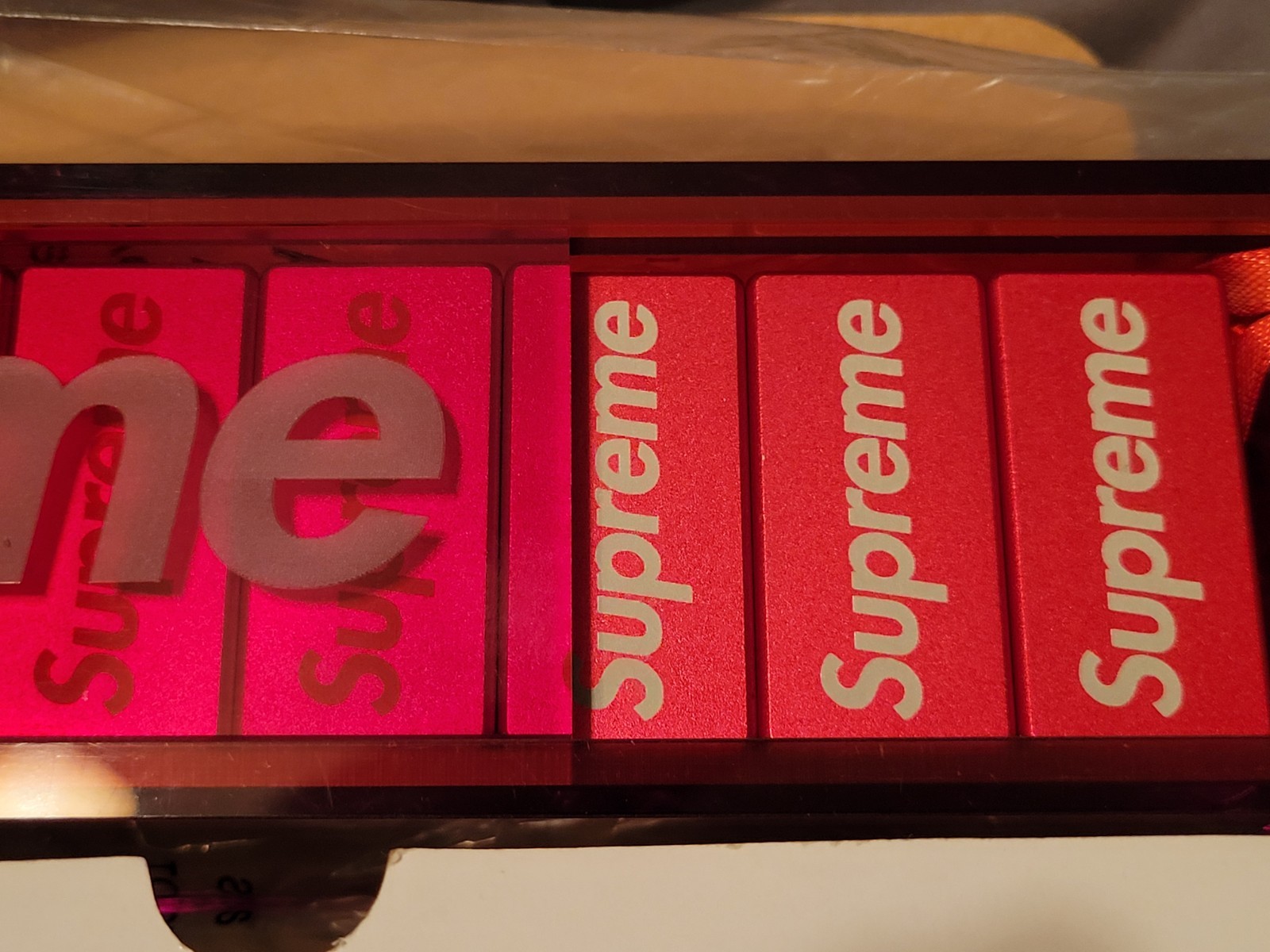 Supreme Aluminum 28 Piece Red Domino Set w/ Acrylic Case FW22 – New with Box