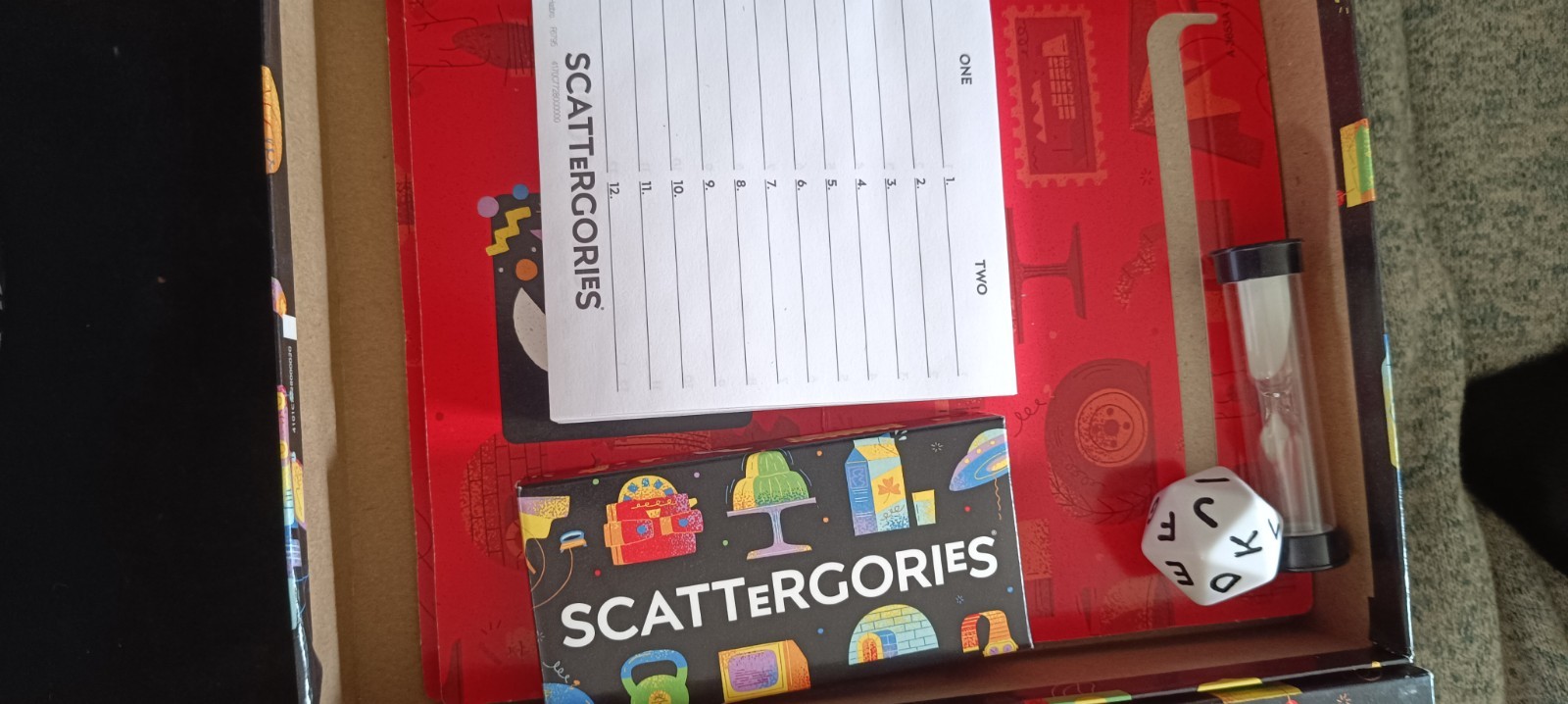 ​Scattergories Hasbro Gaming Board Game Board Game English Party Game