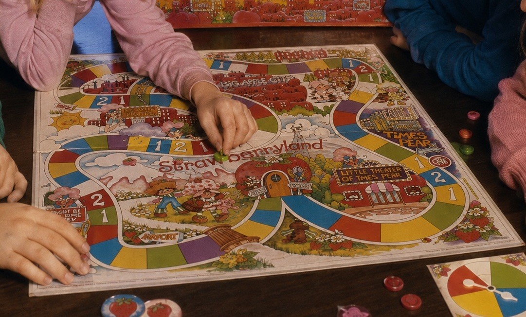Vintage 1981 Parker Brothers Strawberry Shortcake in Big Apple City Board Game