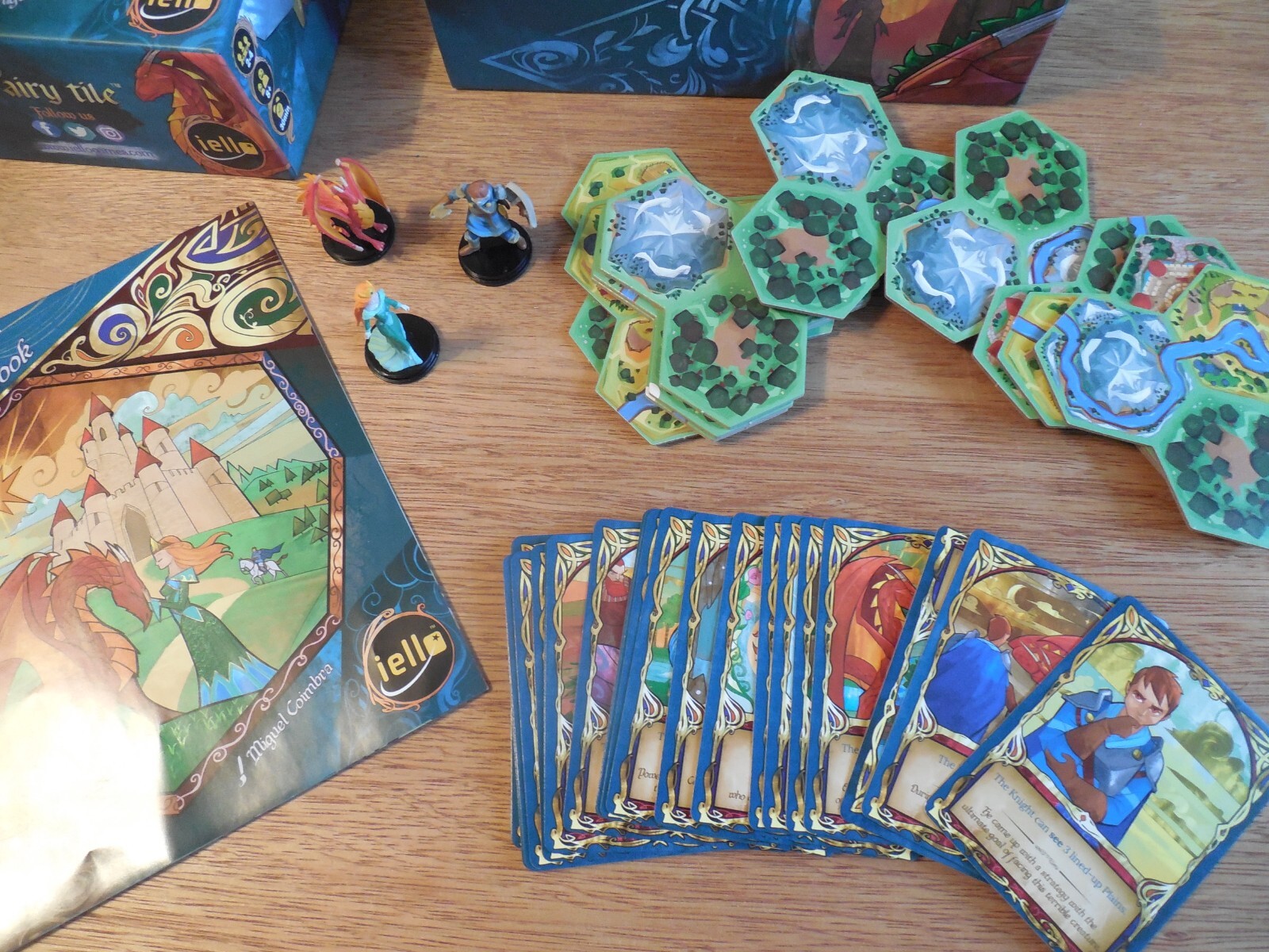 MINT! 2018 iello “Fairy Tile” Dragon Fantasy Tile Game w Figurines for Ages 8+