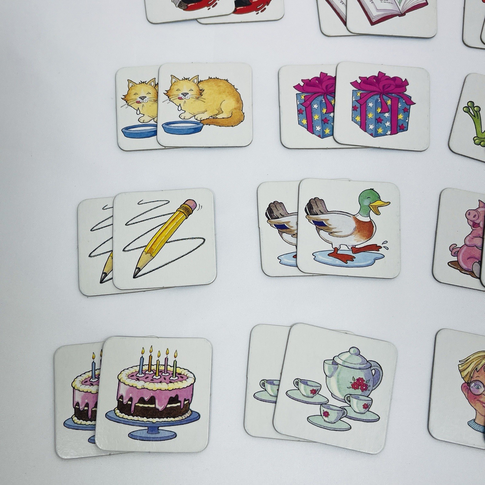 Milton Bradley Original Memory Game Kids Complete 35 Matching Pairs Vintage 1990