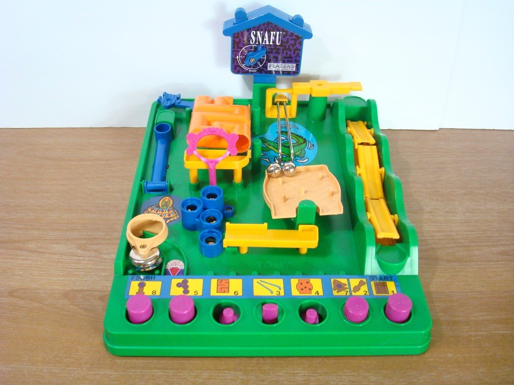VTG 1991 Snafu Tomy Screwball Scramble Run Yourself Ragged Marble Maze 2 Marbles