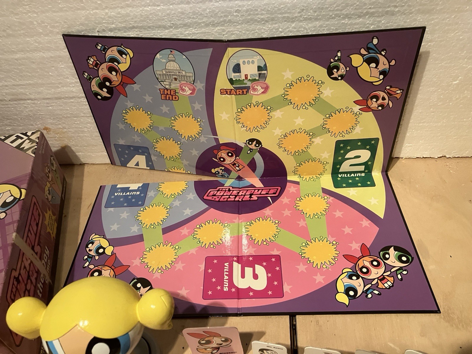 Pressman Cartoon Network Powerpuff Girls SAVE THE DAY GAME BOARD GAME / USED