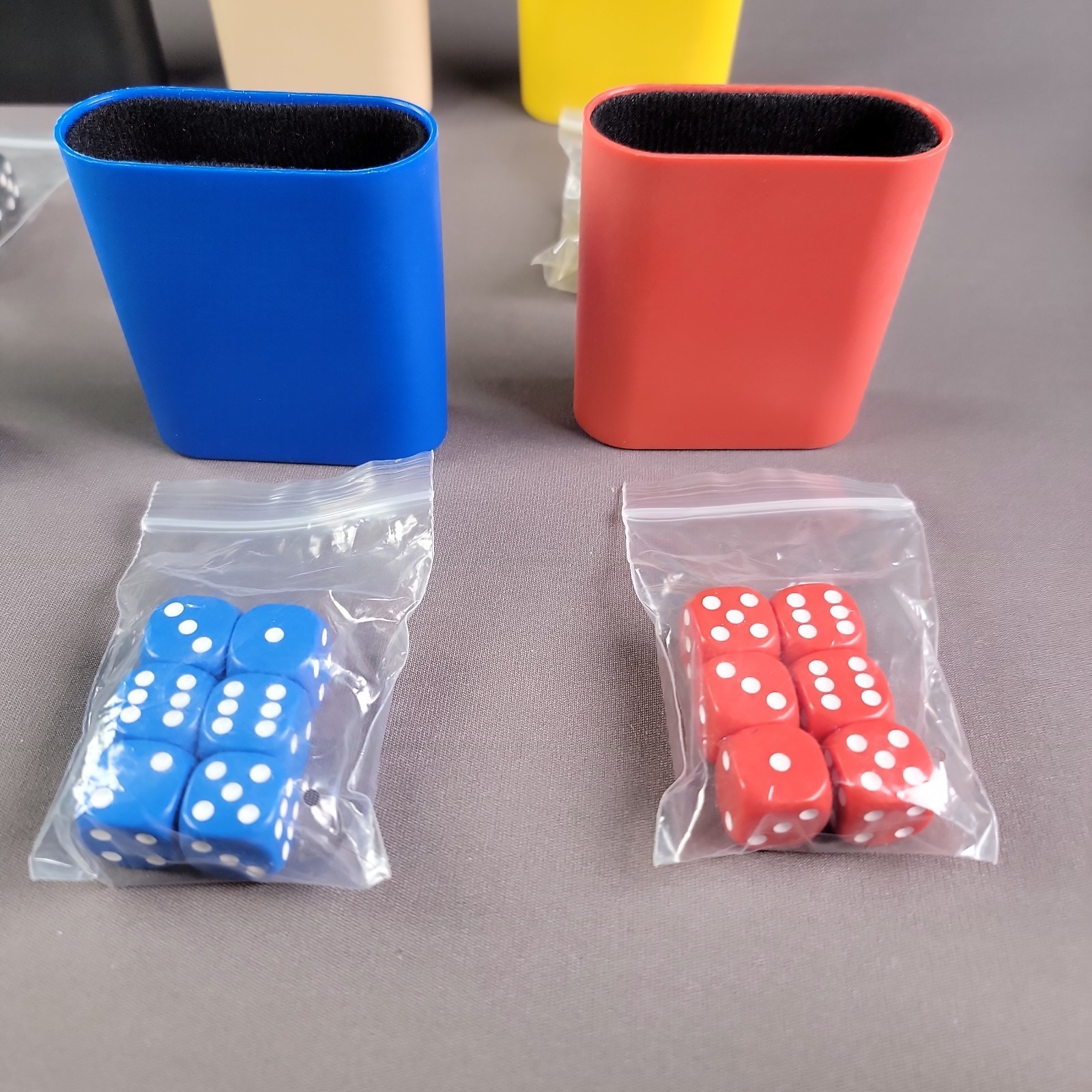 Farkel Party Dice Game Complete w. score cards & instructions original metal box