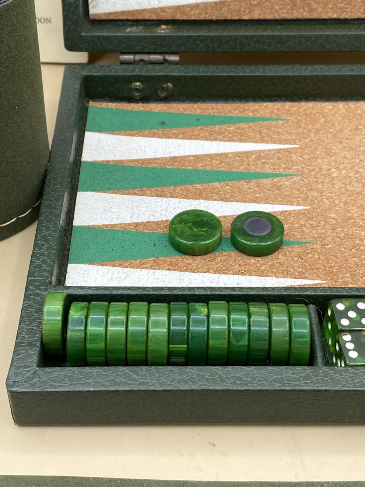 Vtg MARK CROSS Travel Size Backgammon Set England Bakelite Green & Yellow Chips