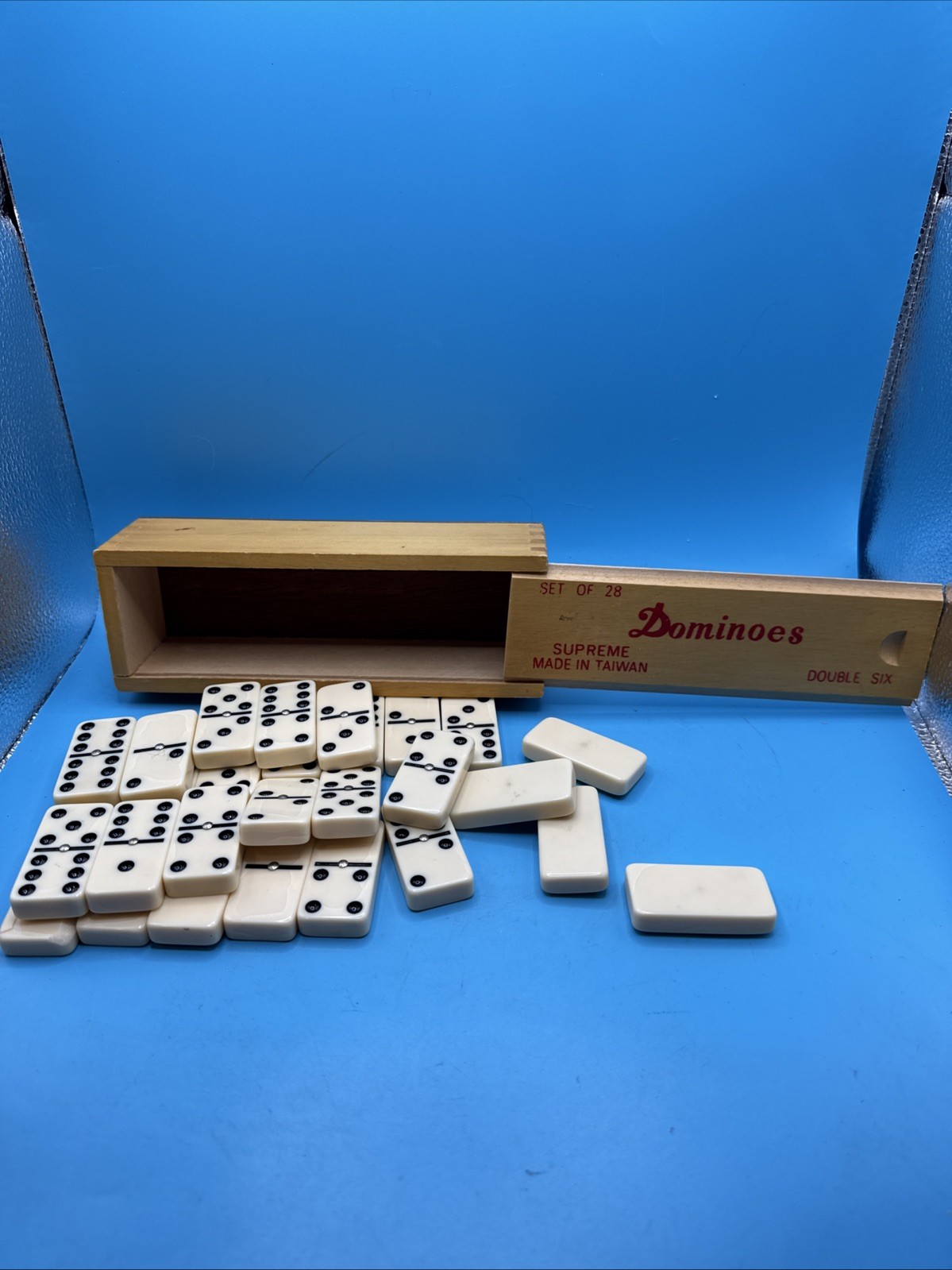 Set Of 28 Dominoes Supreme Made In Taiwan. Double Six With Wooden Box