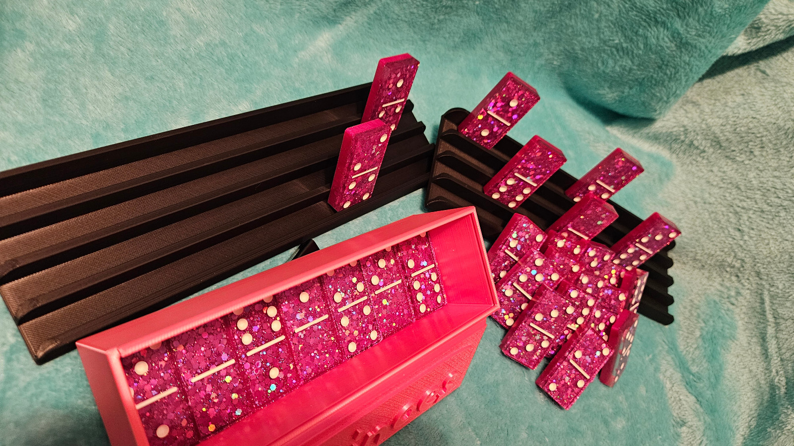 3/8″ Hot Pink Dominoes + 2 Black Domino Holders