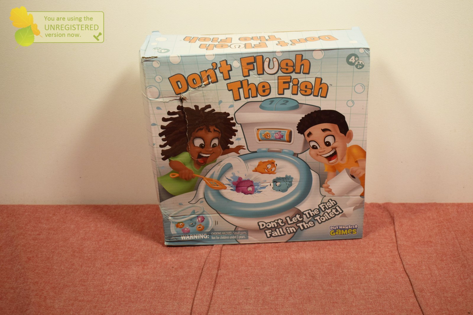 PlayMonster Dont Flush the Fish Board Game (Pack Wear)