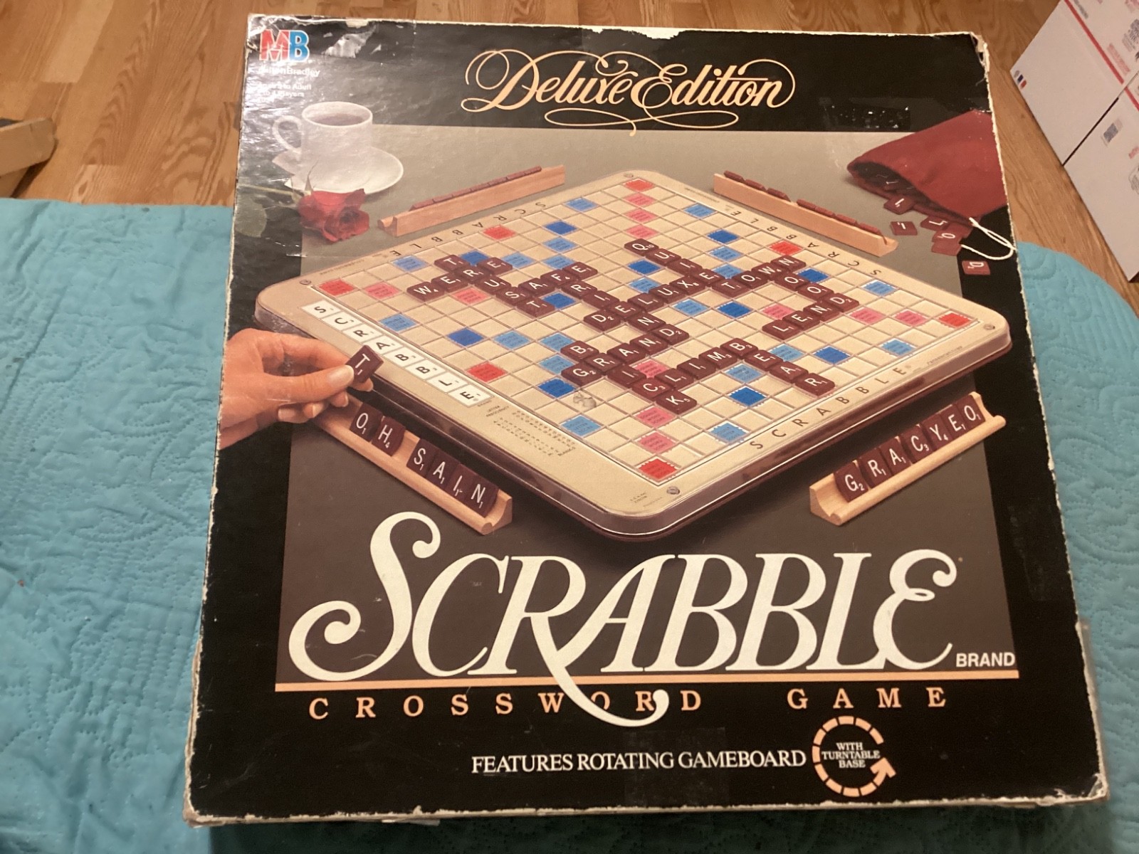 SCRABBLE DELUXE 1989 COMPLETE CROSSWORD GAME, 100 TILES, EXC. COND/ FREE POSTAGE