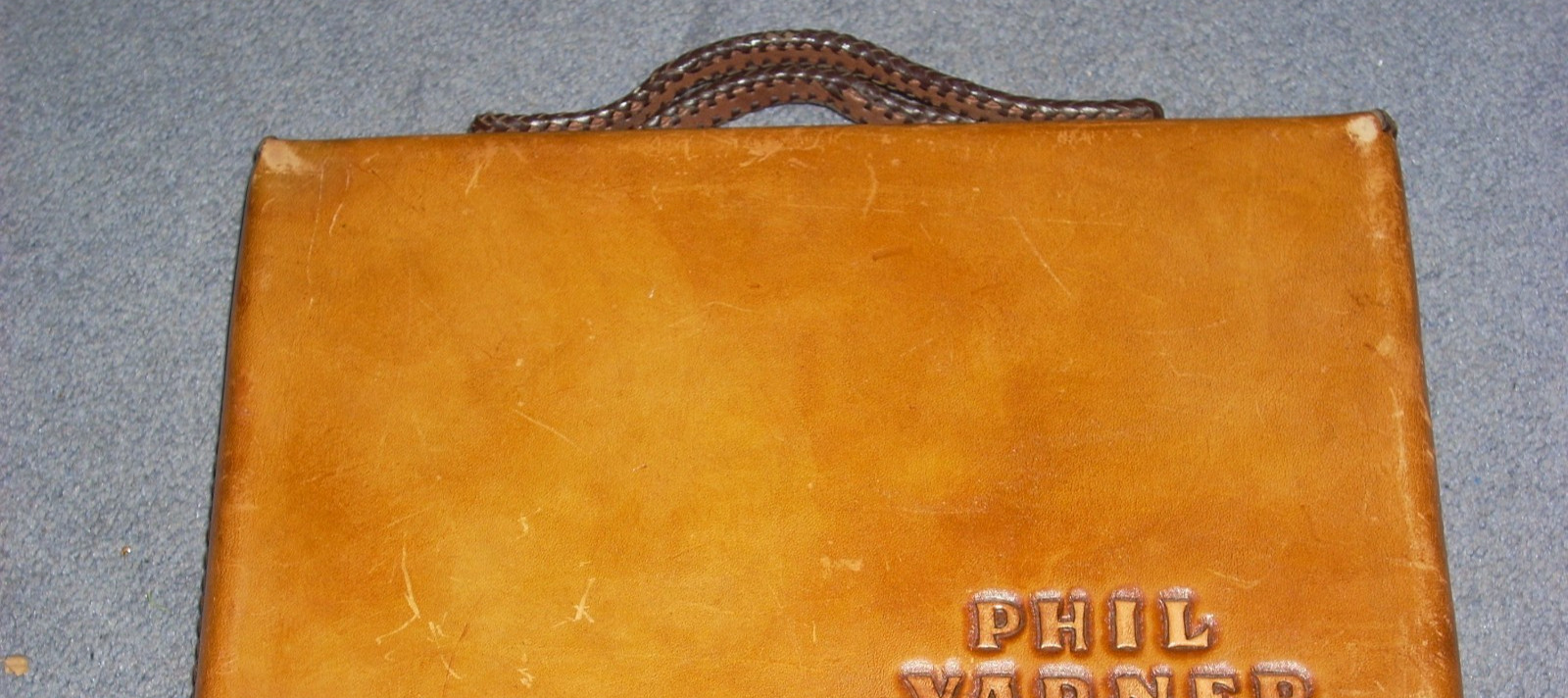 VTG BACKGAMMON Game Set Hand Tooled Leather Case Board 17″ x 12.5″
