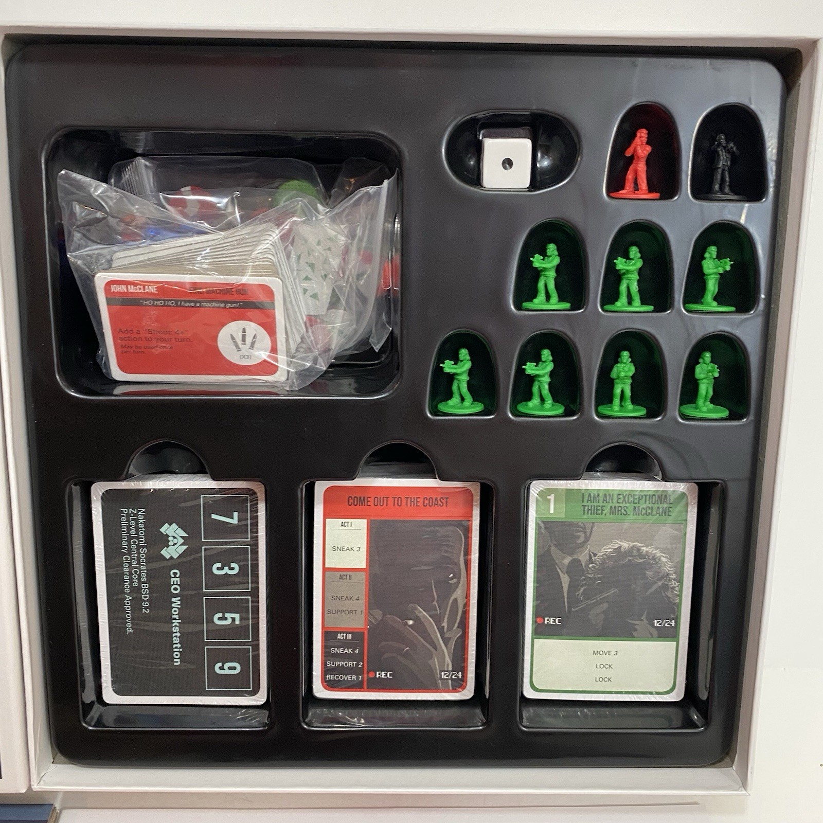 Die Hard The Nakatomi Heist Board Game USAopoly 2019 New Open Box Sealed Cards
