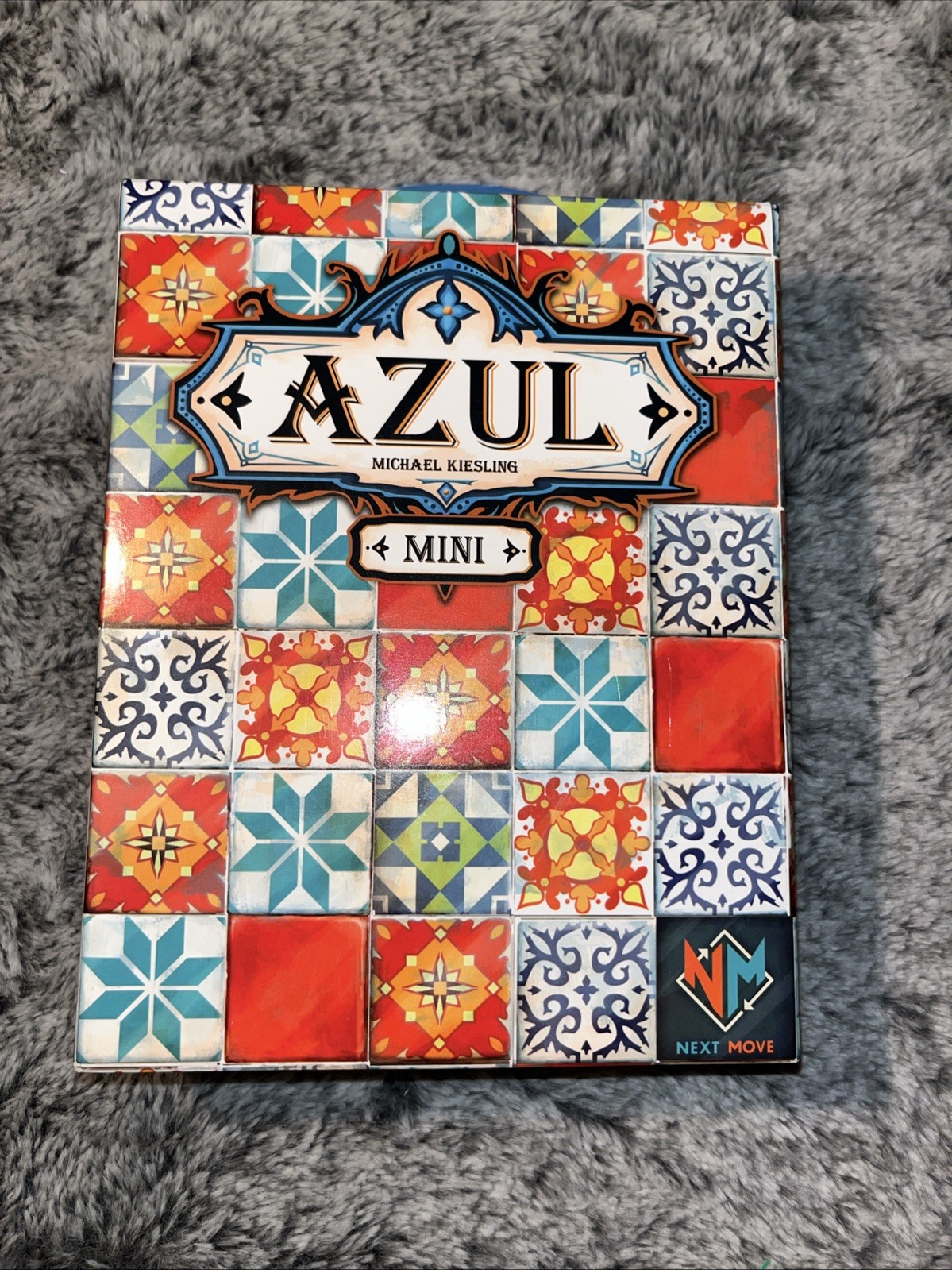 Next Move Games – Blue: Mini Box Little Damaged On Back Canada French Read