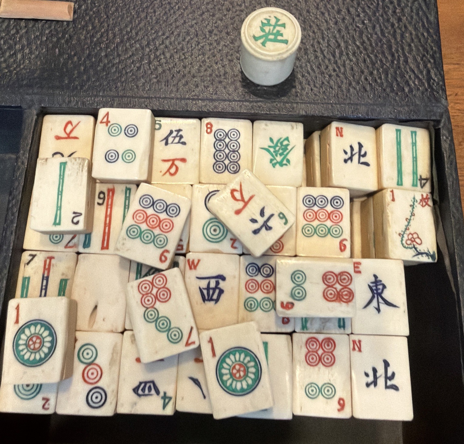 Vintage Chinese Bone And Bamboo Dovetailed Mahjong Set 148 Tiles