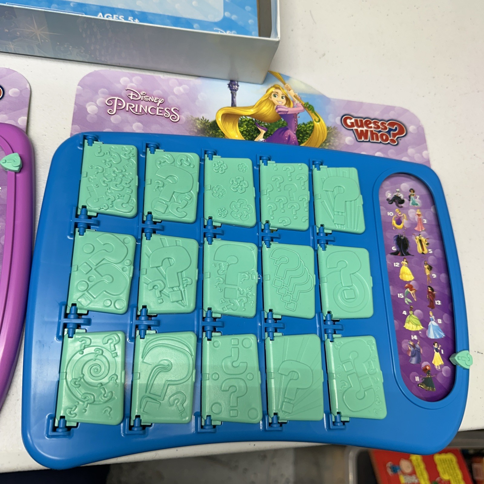 Disney Princess Guess Who? Guessing Game Hasbro – COMPLETE – NO MISSING PIECES