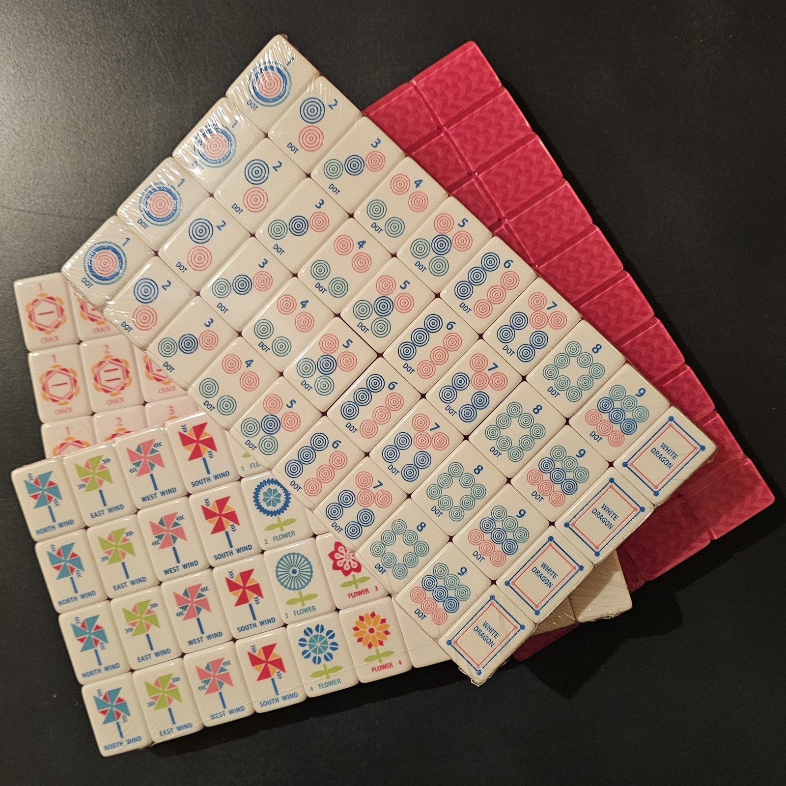 NEW! Unbranded Hot Pink Crystal Backed Engraved Mahjong Tiles Set 160