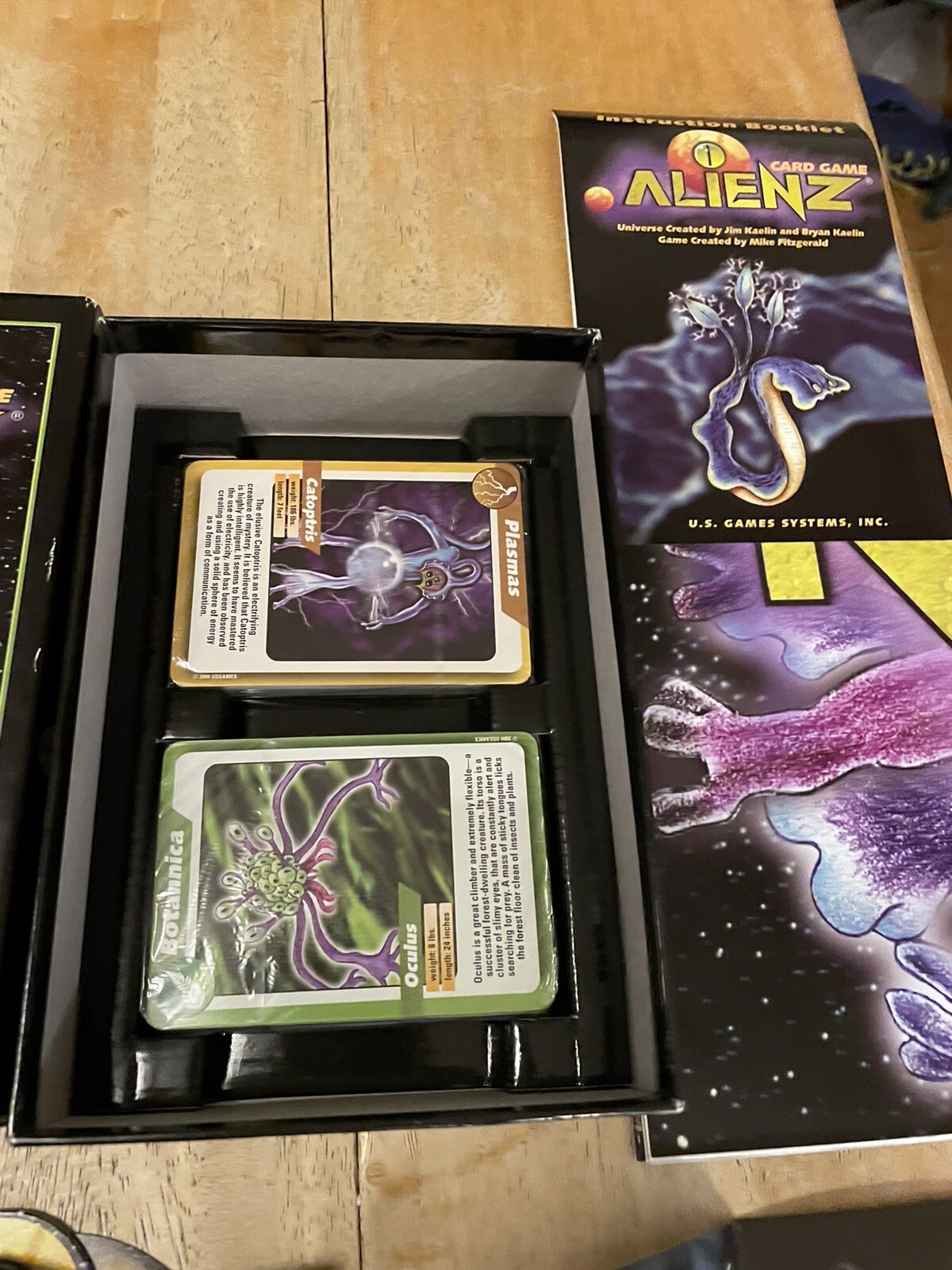 Alienz Card Game by U.S. Games Systems 2004 Complete