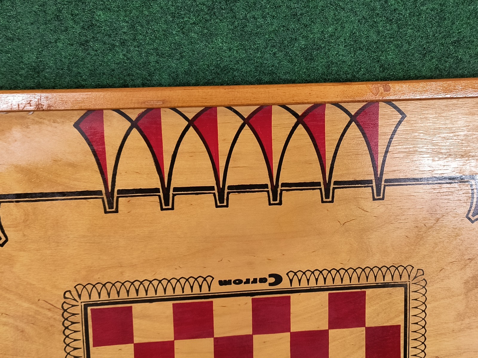 Carrom Board Strategy Game vintage antique w/ wooden pieces . Old . 24 Pieces