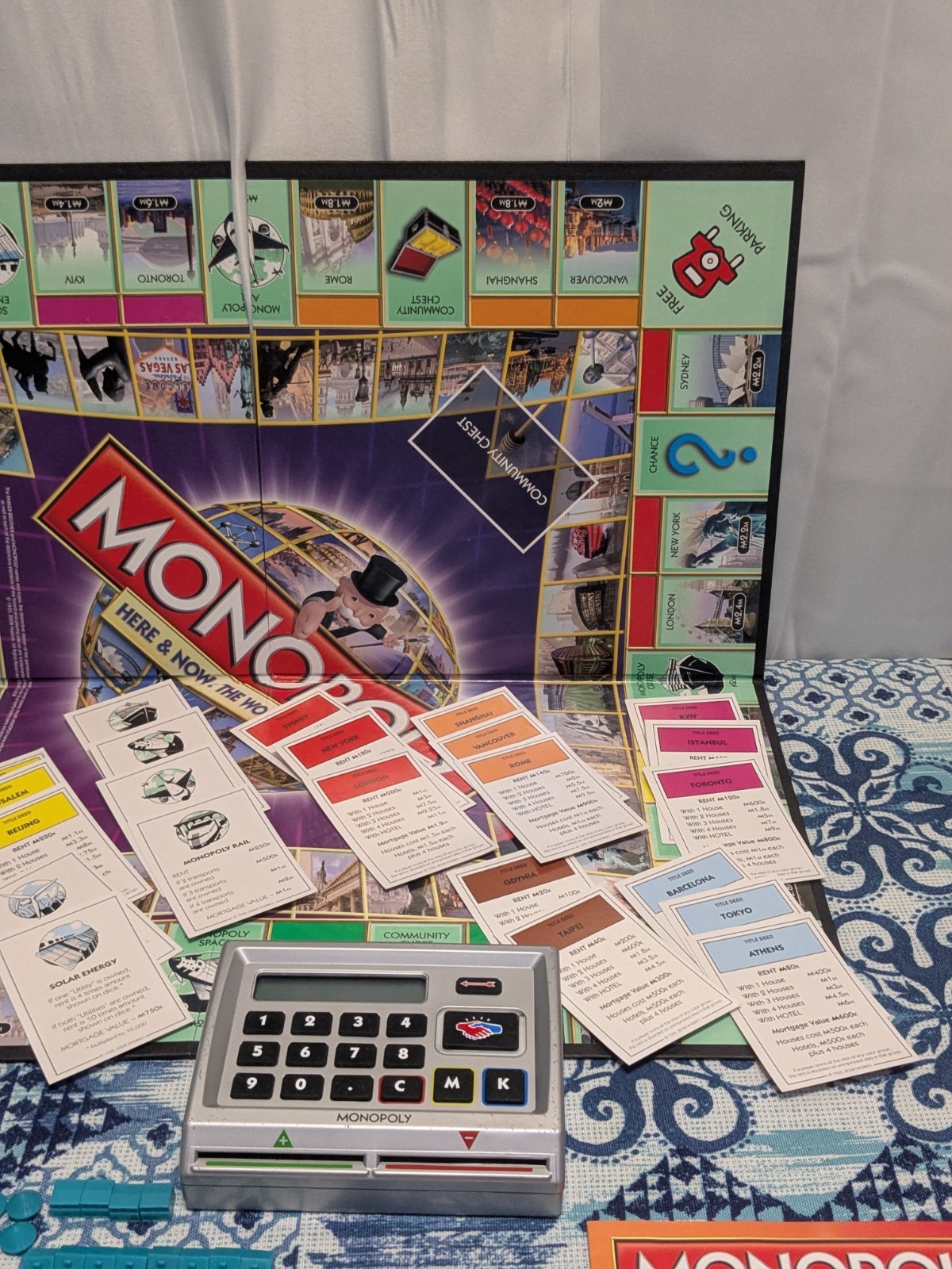 Monopoly World Here & Now: The World Edition COMPLETE Hasbro Electronic 2008