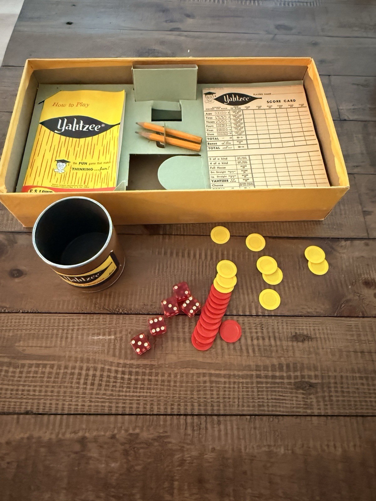 E.S. Lowe Yahtzee Vintage Dice Game Set w/ Dice, Score Cards, Chips & Cup