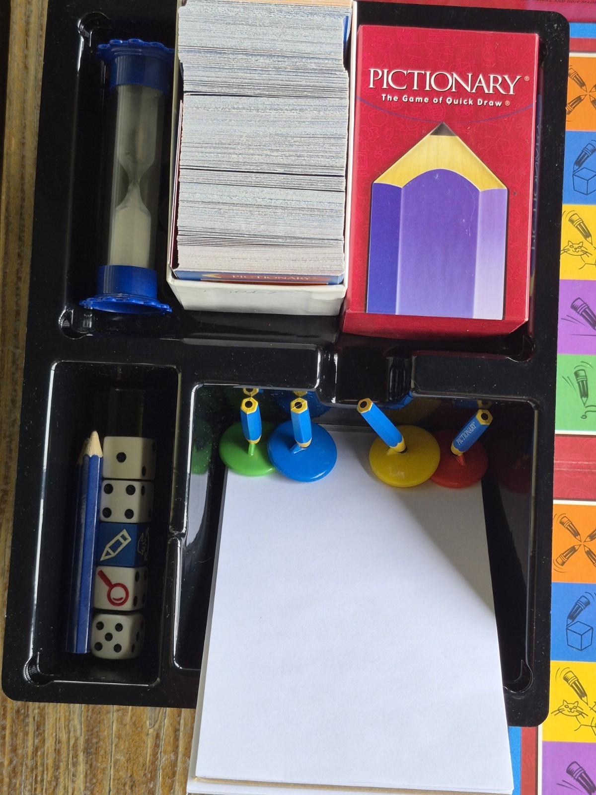 PICTIONARY with a CHALLENGE DIE Board Game, Read Description