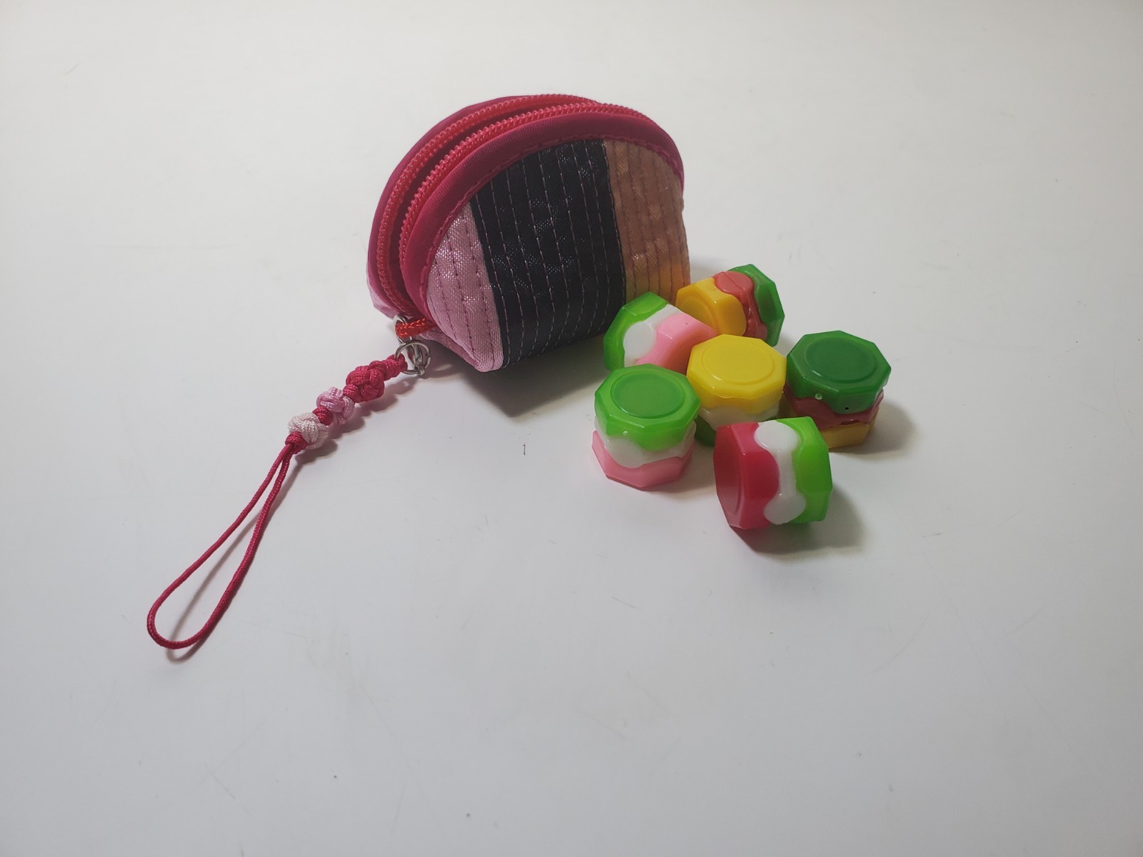 Gonggi Korean Traditional Tossing Game 6 Stones & Carrying Case – US Seller