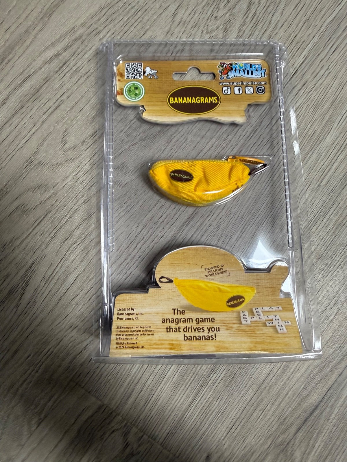 World’s Smallest Bananagrams Mini Game Travel Size NEW selling from East Coast