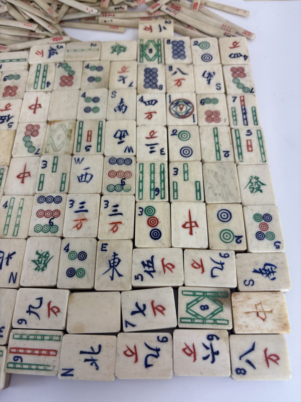 Vintage Mah Jong Set 133 Bamboo Tiles & 101 Sticks