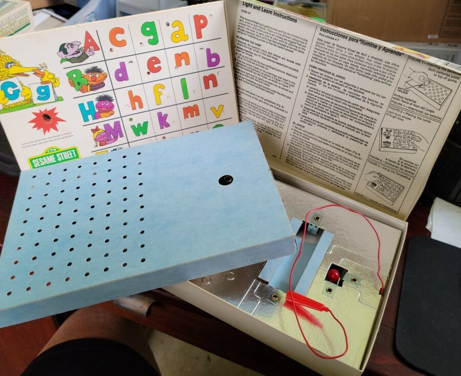 Vintage 1977 Milton Bradley Sesame Street Light & Learn Light Up Response Board