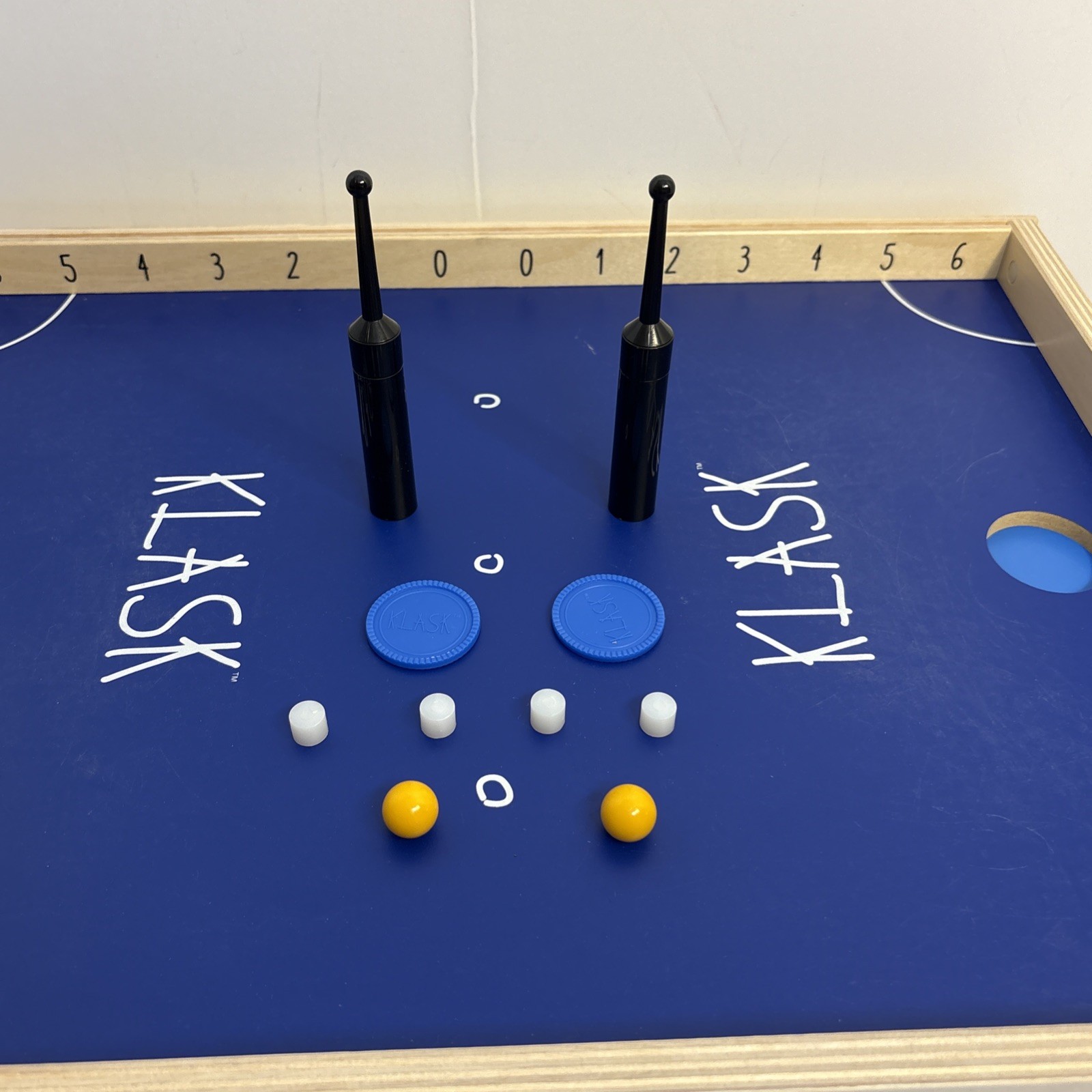 KLASK Board Game An Epic Magnetic Battle 100% COMPLETE! EUC 2-player Skill game
