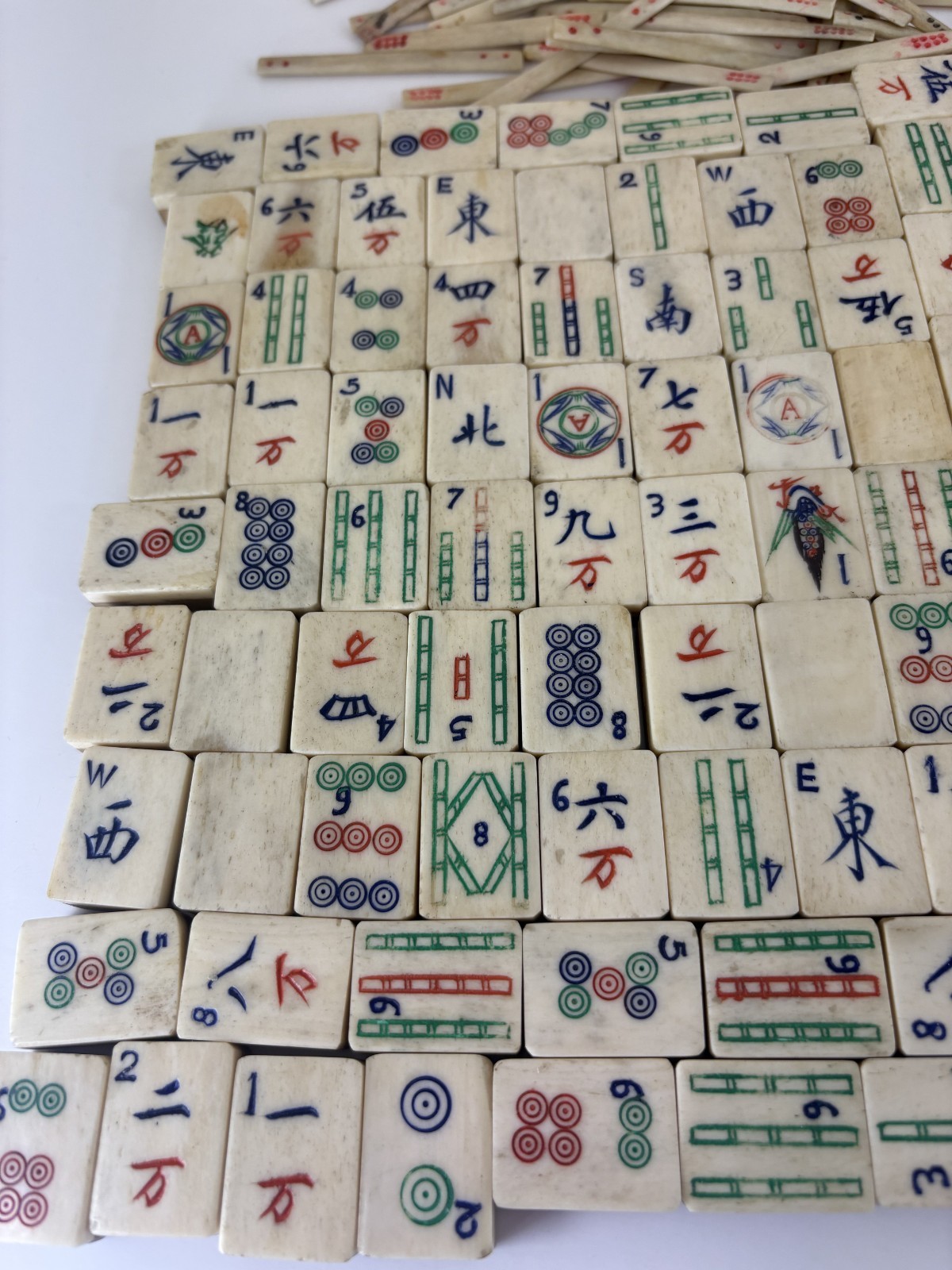 Vintage Mah Jong Set 133 Bamboo Tiles & 101 Sticks